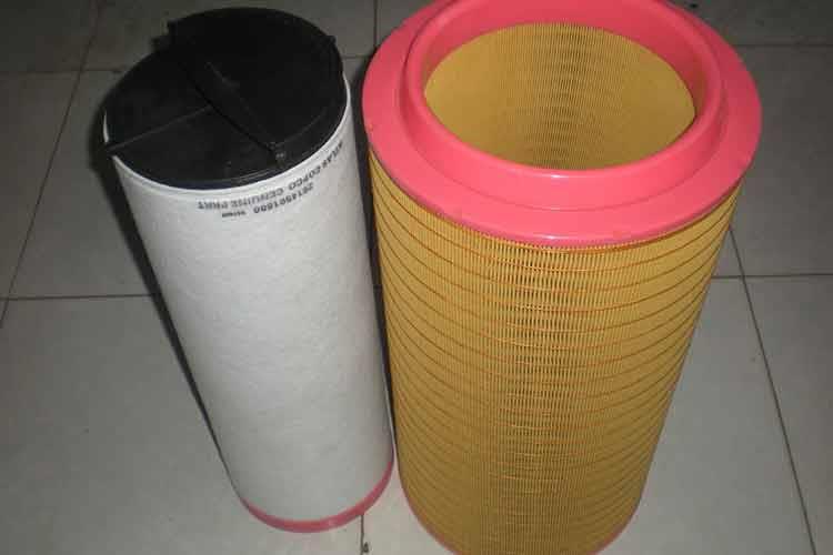 壓機(jī)空氣濾芯可以為立式空氣過濾器和臥式空氣過濾器安裝，不同的過濾器可以根據(jù)客戶的不同需求來選擇