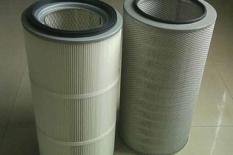 噴砂機(jī)除塵濾筒端蓋分為澆鑄型和鐵蓋兩種，澆鑄型端蓋采用高固化PU膠，替代了傳統(tǒng)普通端蓋