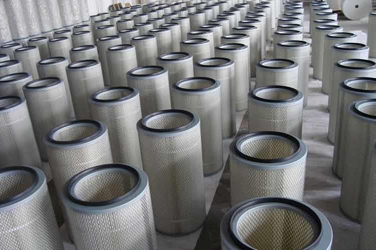 焊煙機(jī)除塵濾筒抗?jié)裥阅軓?qiáng)，能反復(fù)清洗，密封效果好，抗撕裂能力強(qiáng)