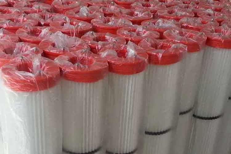 當(dāng)除塵濾筒的濾芯發(fā)生破漏，應(yīng)當(dāng)及時(shí)更換濾芯，發(fā)生部件有破損時(shí)，應(yīng)該及時(shí)更換或者修補(bǔ)