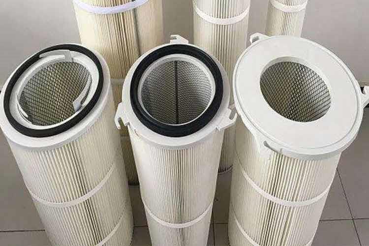 組合式除塵濾筒表面過濾風(fēng)速低于1.0m/min，遠(yuǎn)低于布袋除塵器的5～8m/min的過濾風(fēng)速，大大降低了粉塵因摩擦產(chǎn)生著火及爆炸的現(xiàn)象