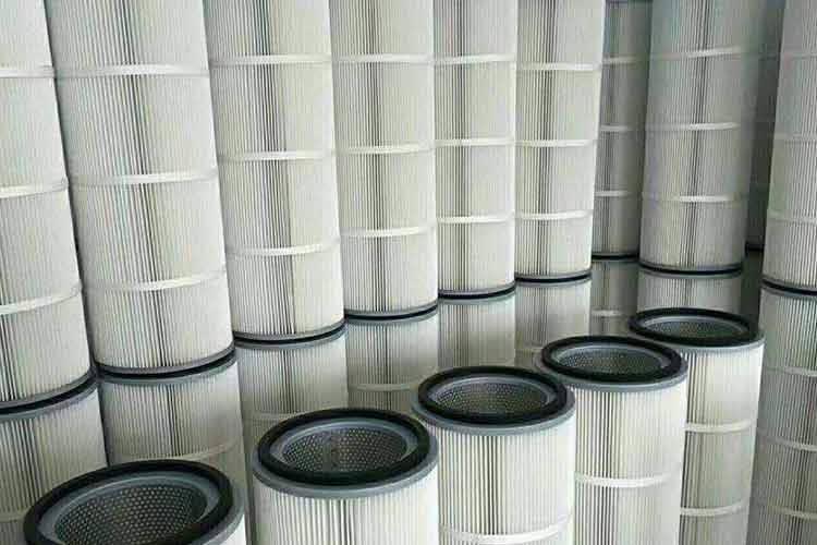 噴砂機除塵濾筒適于中小除塵系統(tǒng)非粘性、低濃度、粒粗粉塵除塵用，也適于一些老式袋除塵器的改造用