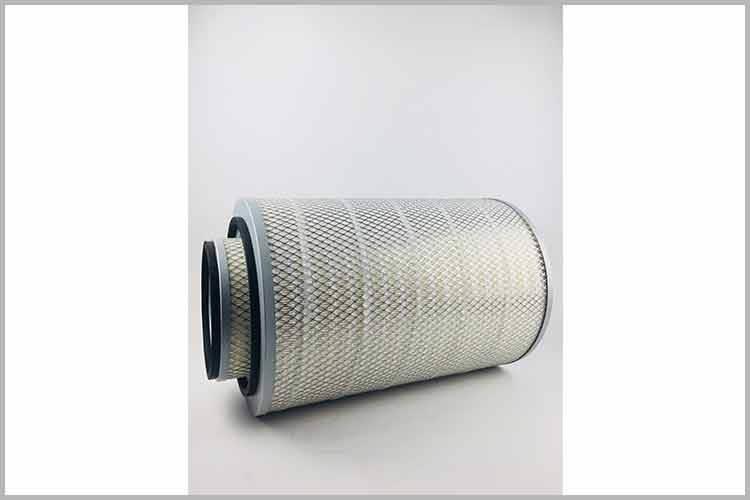 客車空氣濾清器的功能就是濾去空氣中灰塵、碳、部分的水蒸氣及其它雜物，保障清潔的空氣進(jìn)入氣缸