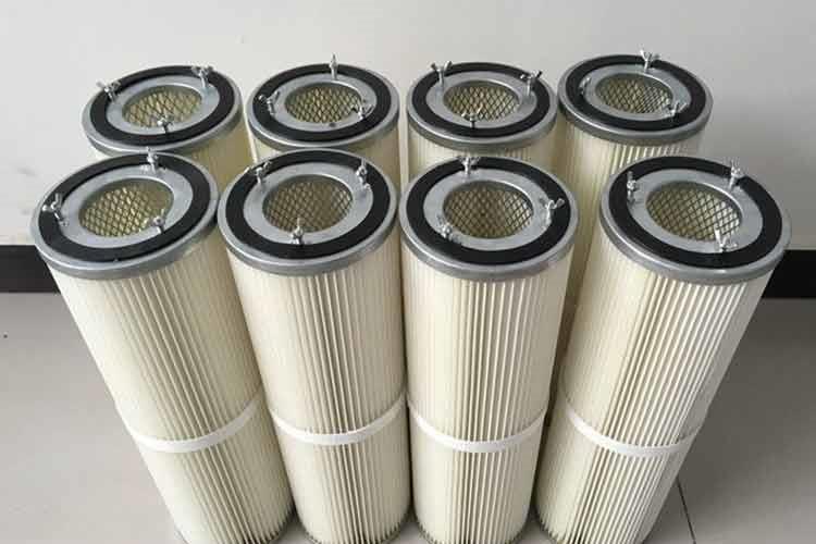 除塵濾筒在工作前應(yīng)檢查檢修門，出灰門，及風(fēng)管連接系統(tǒng)是否密封，以免泄露，降低吸塵效果